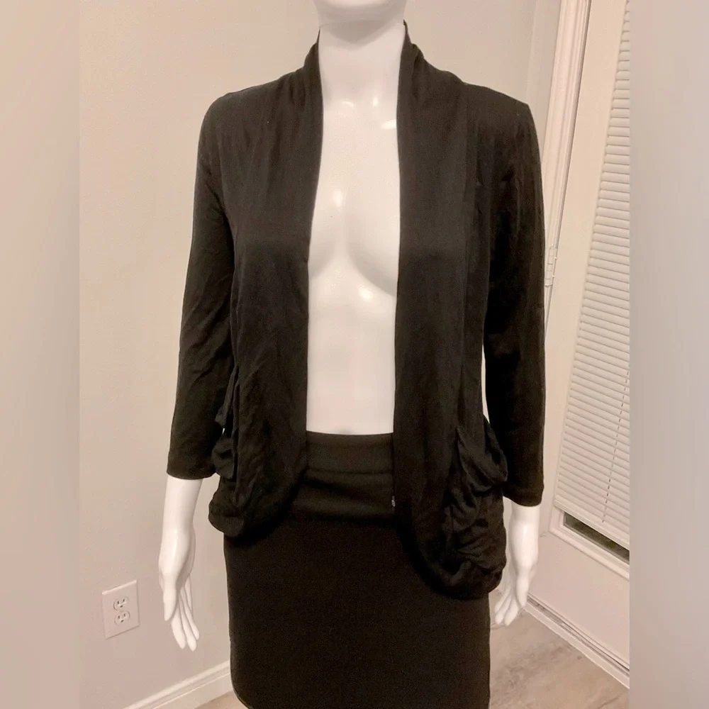 Zenana Outfitters Size M Black Open Front Short Cardigan Front Pockets Lace Back